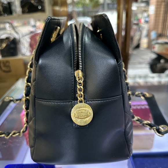 Chanel lampskin medallion zip tote bag tote black - Picture 7 of 8